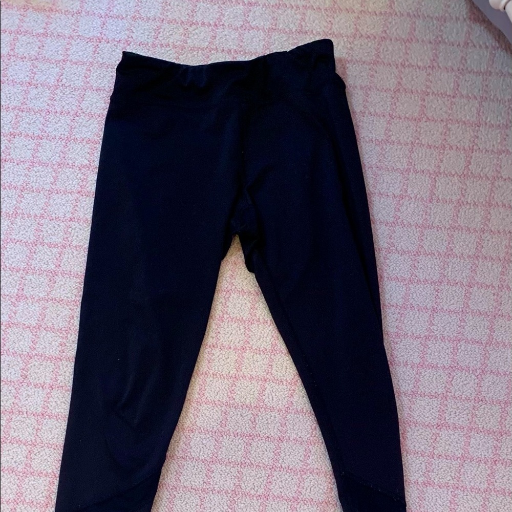 Athletic black leggings